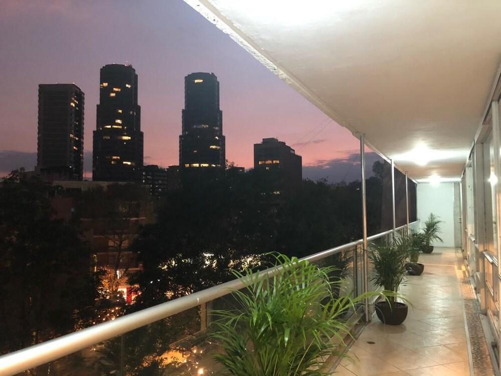 Masaryk Spacious & Modern apt w-Terrace Exterior