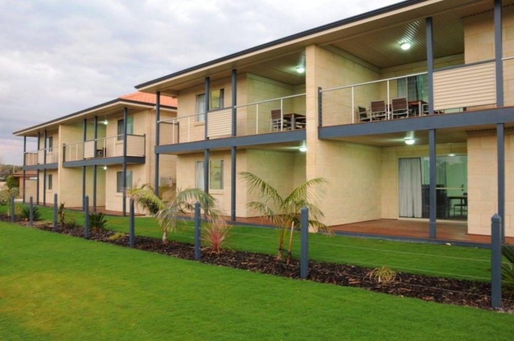 Pinnacles Edge Resort Exterior