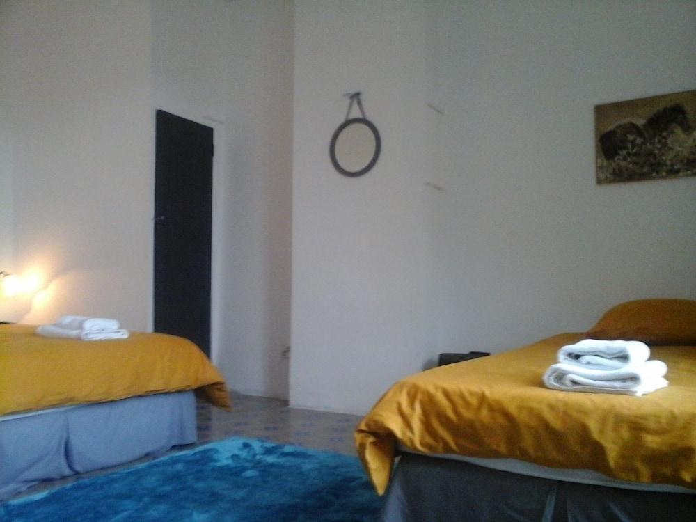 La Vigneronne 1870 Room