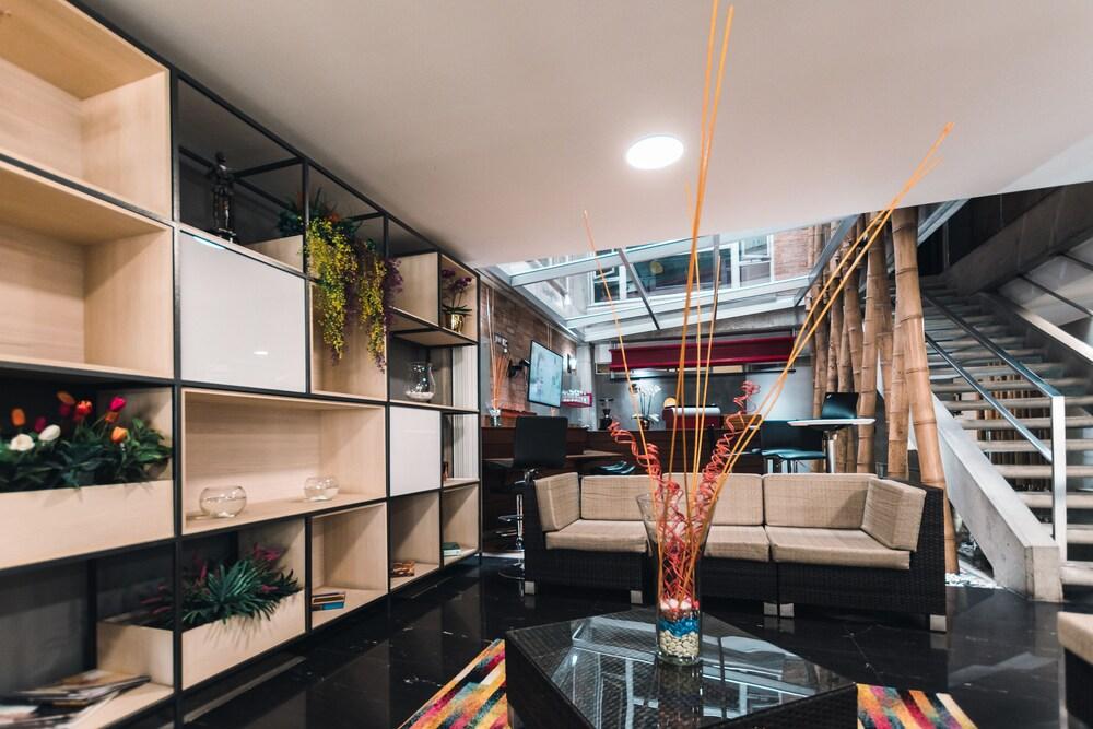 هوتل 5 إيليمينتوس كورفيريس ب ا يإ بي منطقة الاستقبال