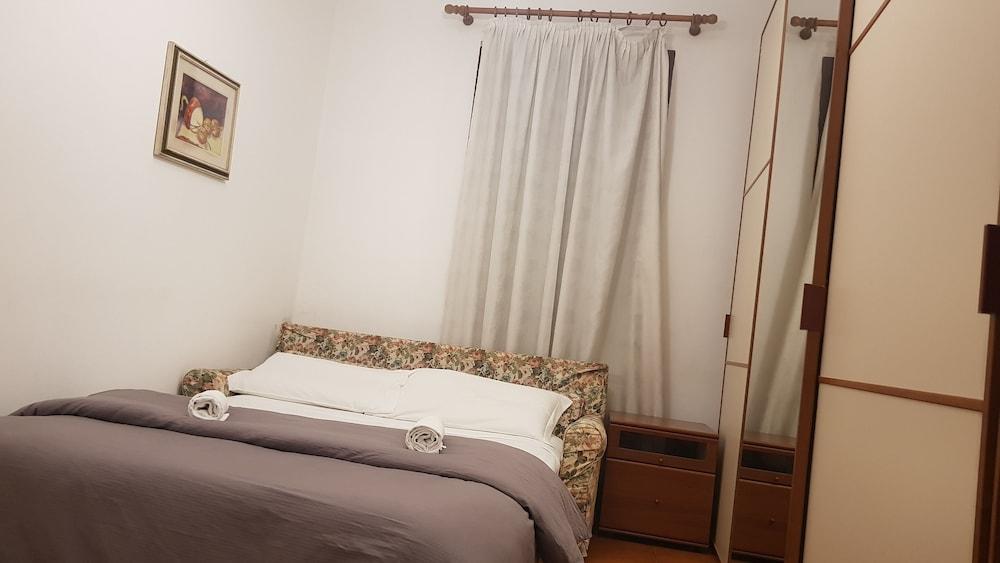 Venetian Style Room