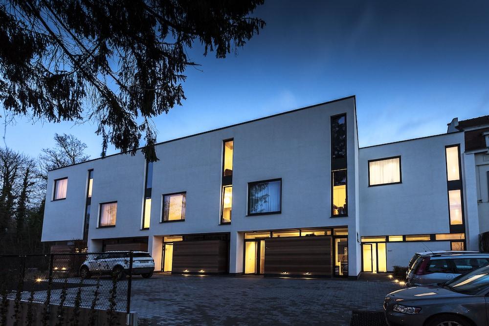 Unit 6 - Colorful Smart Home Triplex Private Garden & Parking Exterior