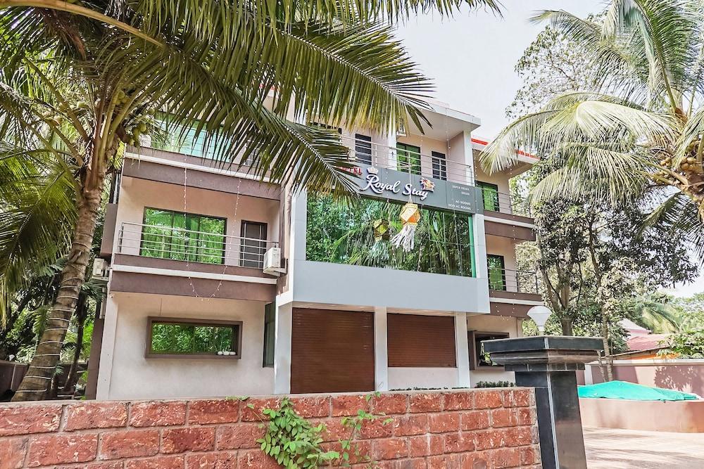 OYO 24932 Hotel Royal Stay