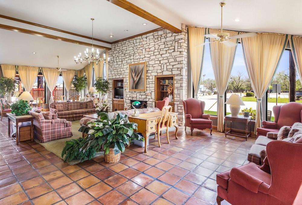 Americas Best Value Inn Columbus, TX Lobby