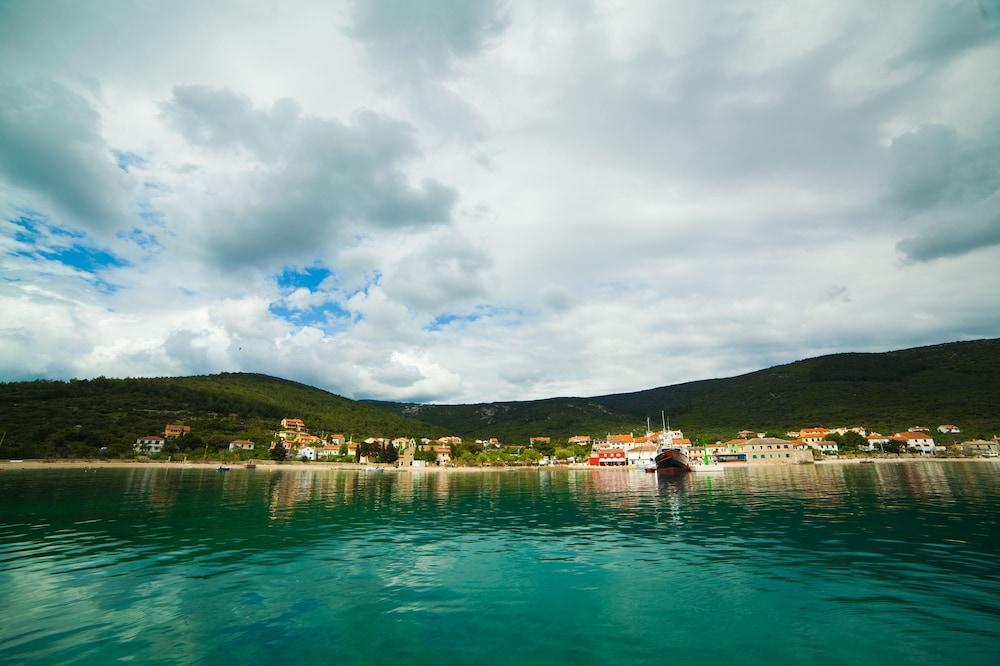 Hotel Zlatni Lav