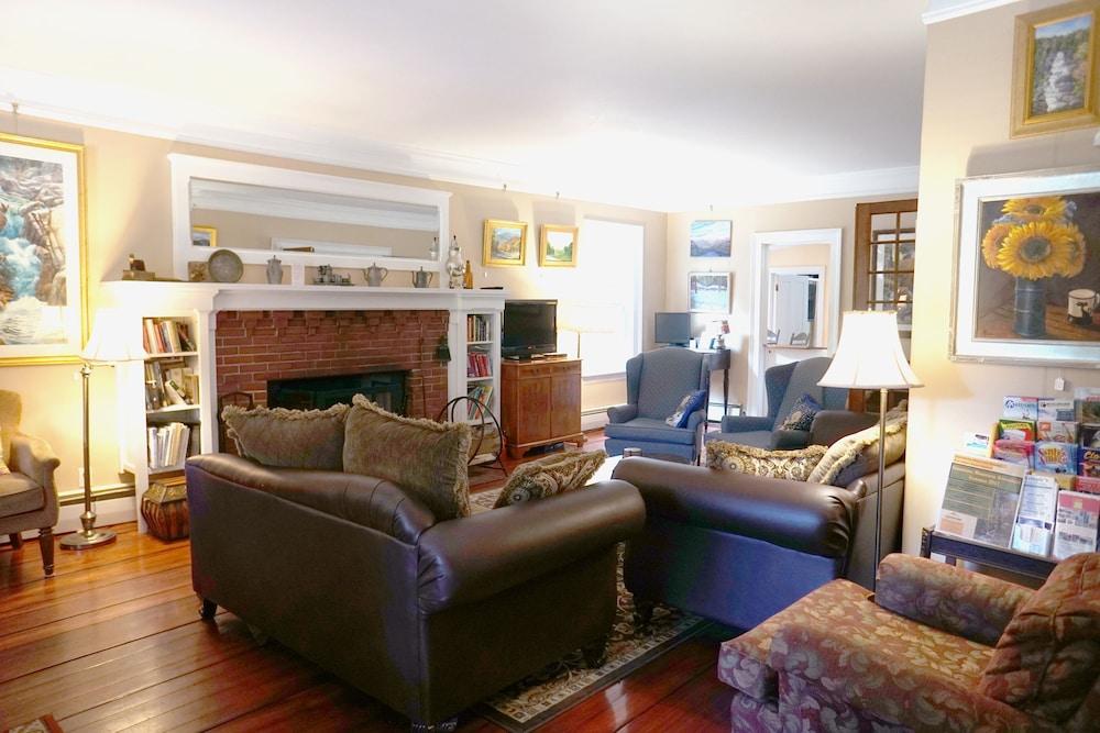 The Bartlett Inn Lobby Lounge