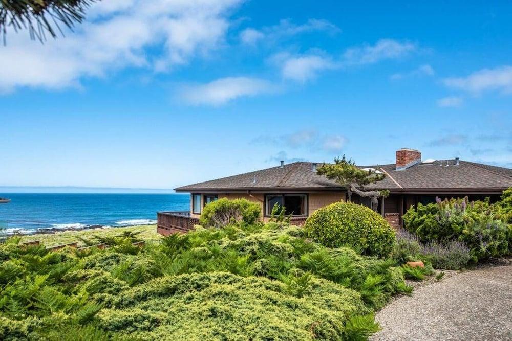 Lx5: Ocean Front Villa Exterior