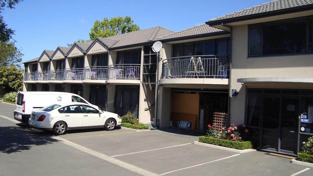 Azena Motels Exterior