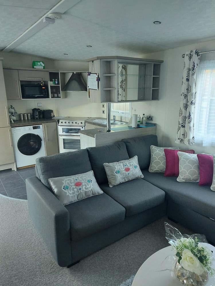 Summer Lodge Luxury Caravan in Hastings Free Wifi Interior Detail