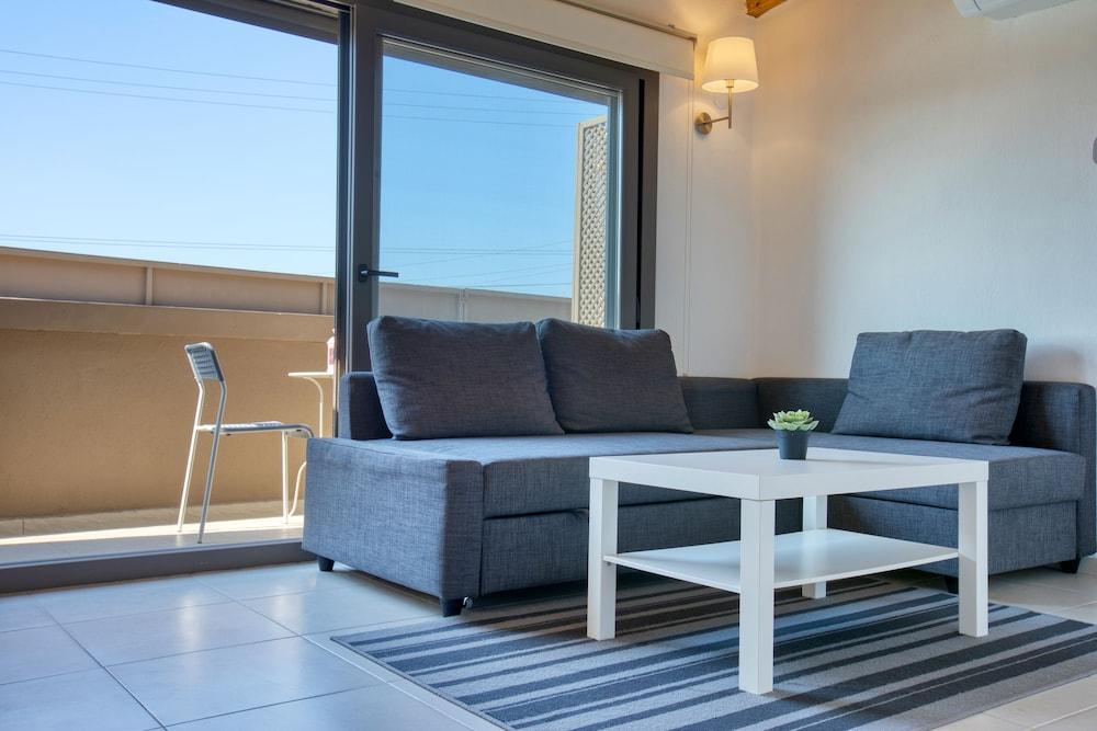 AEGEAN Apartments - Marina & Chios Island View Interior