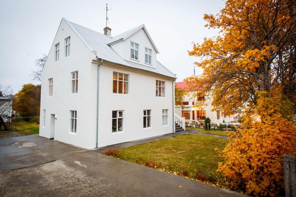 Akureyri Central House Room