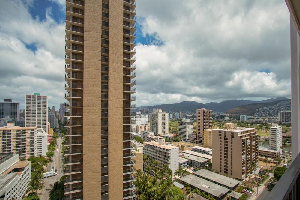 Waikiki Banyan - Ocean View Tower 1 Suite 2214 Exterior