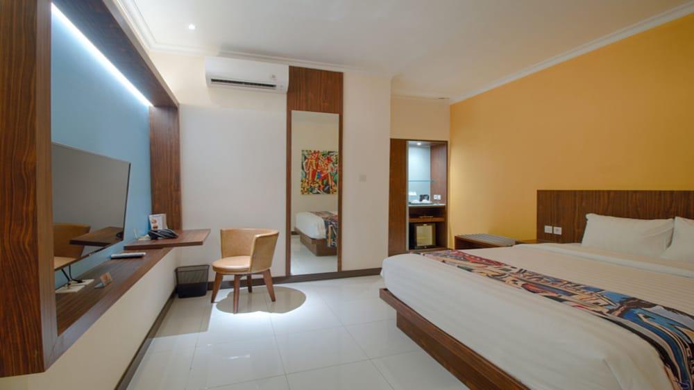 Picasso Inn Room