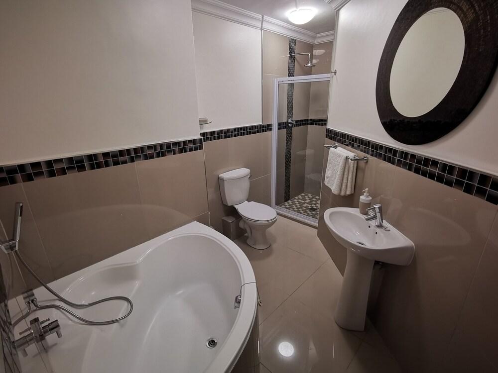 The Sands B32 Bathroom