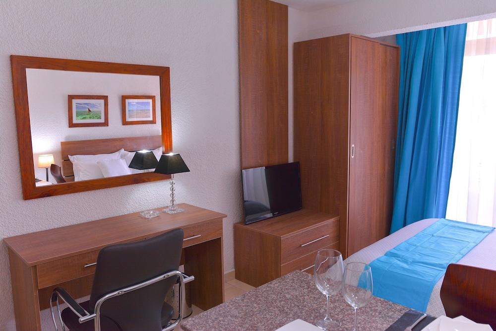 Silverleaf Service Apartments Mauritius Room