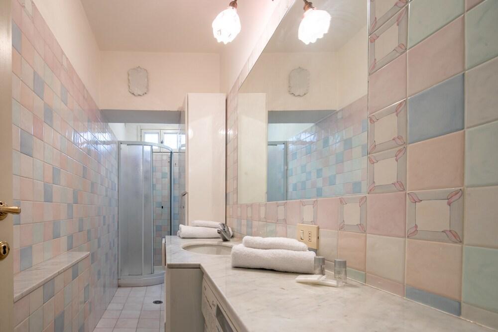 Montebello Elegant by Mmega Bathroom
