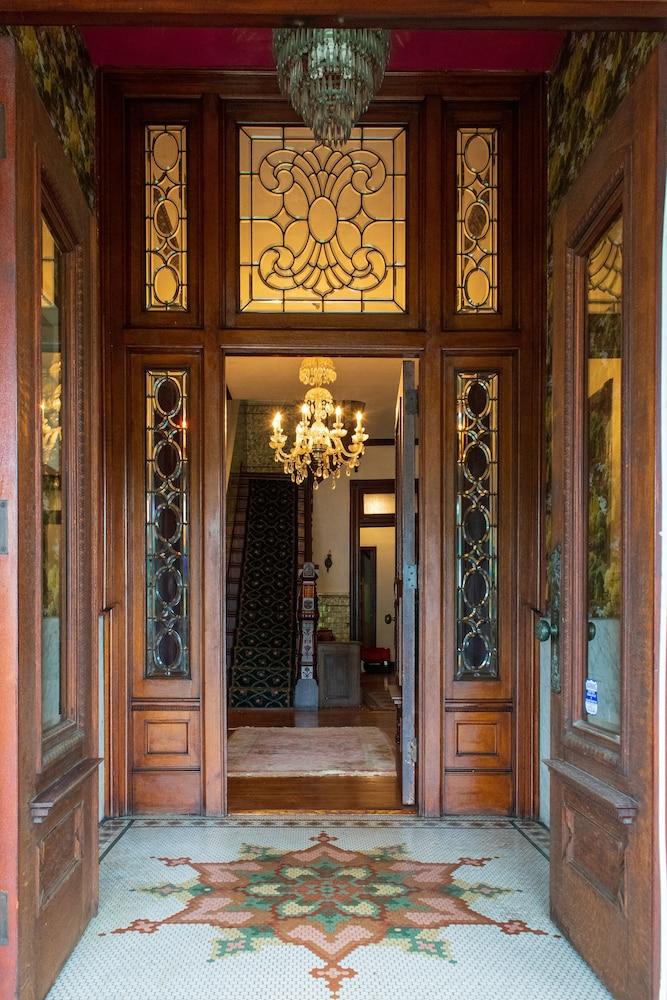 ذا شيفيردس إن