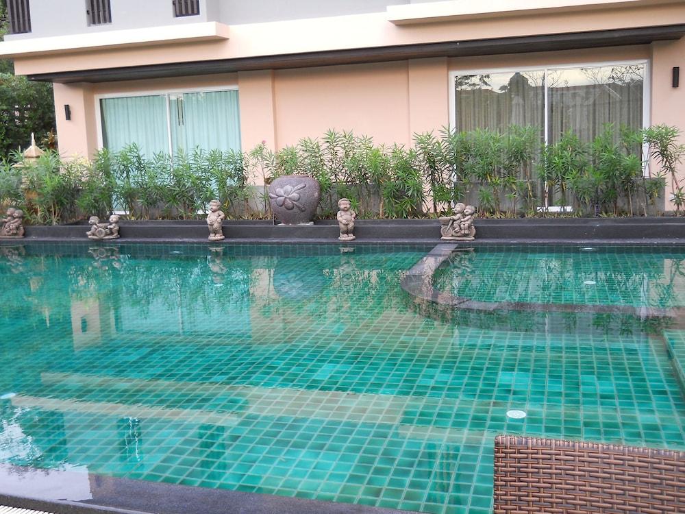 Karonview 2 Outdoor Pool