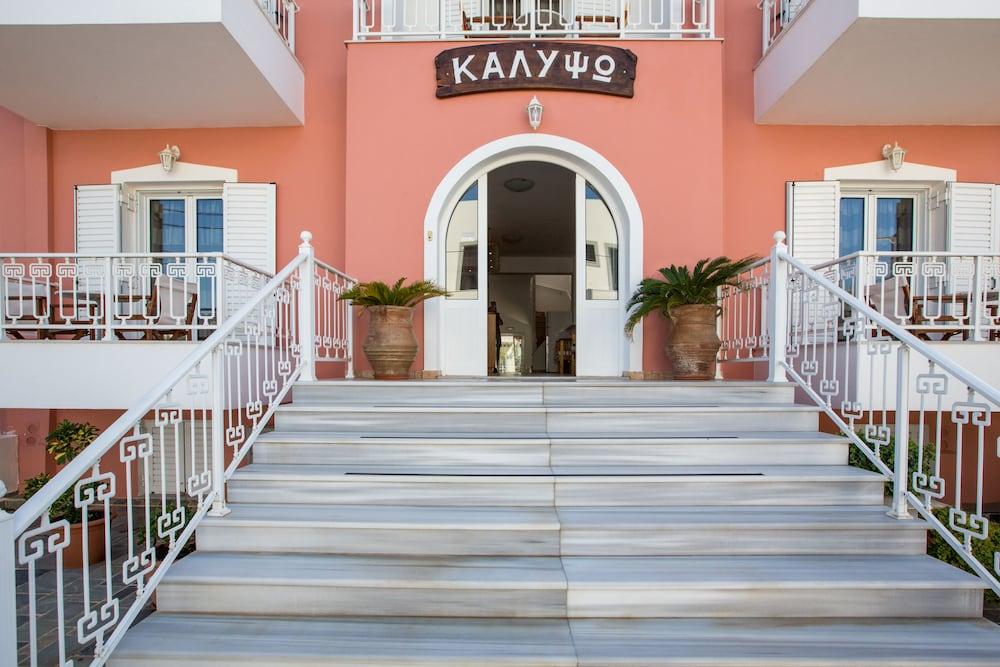 Calypso Exterior detail