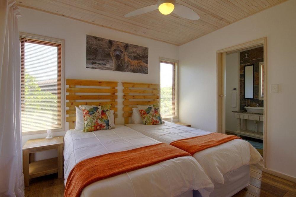 Monzi Safari Lodge Room