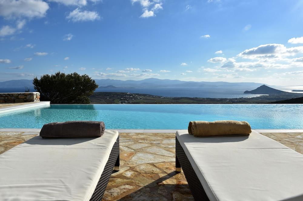 Deluxe Villa - Infinity Pool & Helipad by VillaRentalsgr