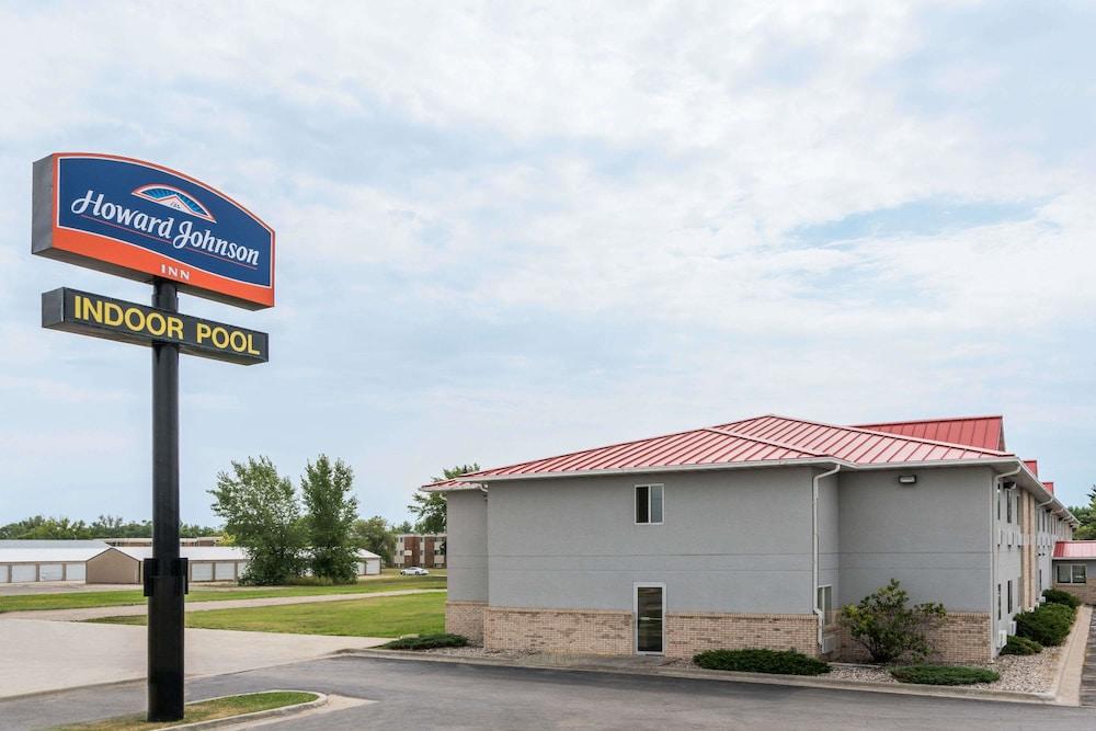 Howard Johnson by Wyndham West Fargo