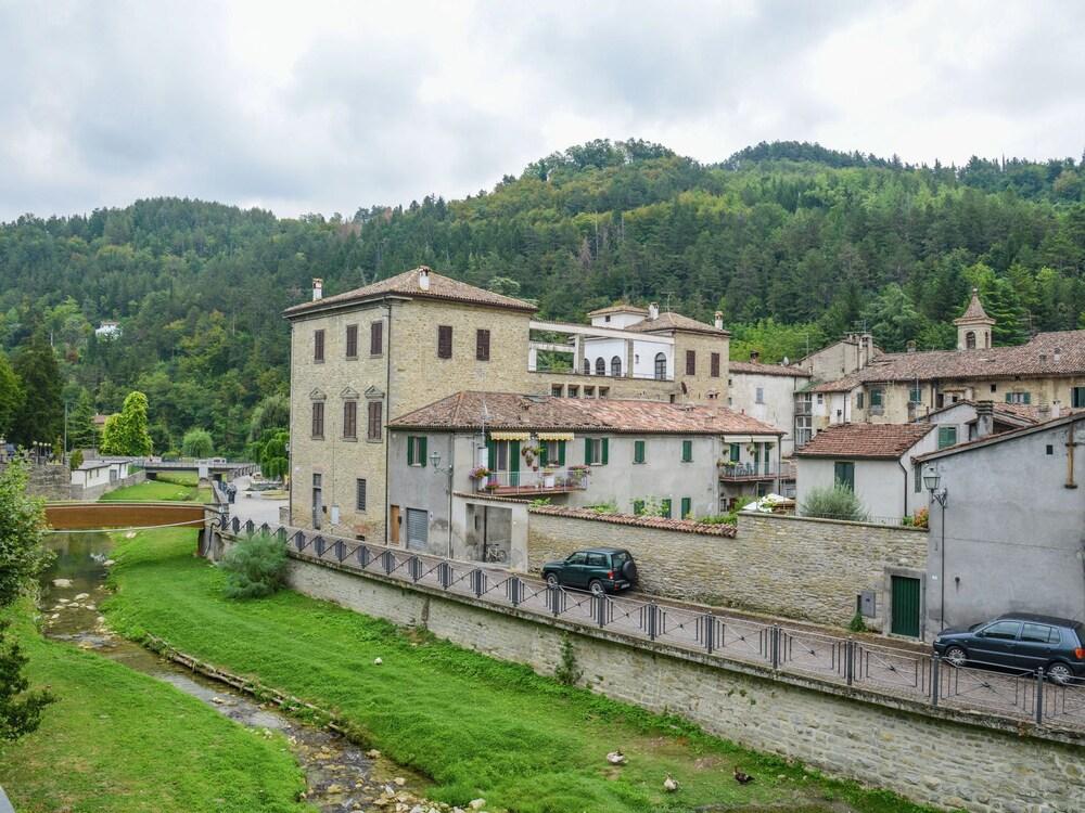 Villa With Outbuilding and Swimming Pool and Panoramic View of the Apennines المنطقة الخارجية