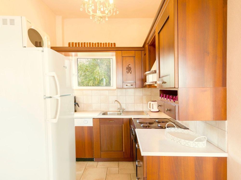 Peaceful Villa on Kamilari With Pool and Sun Lounger