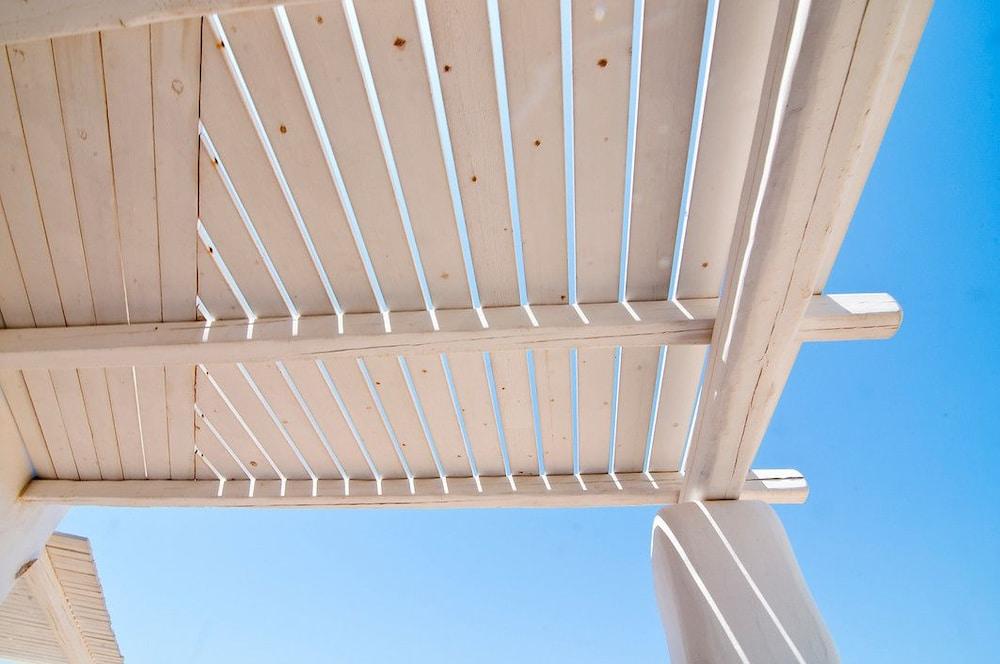 Lithia Villas Exterior detail