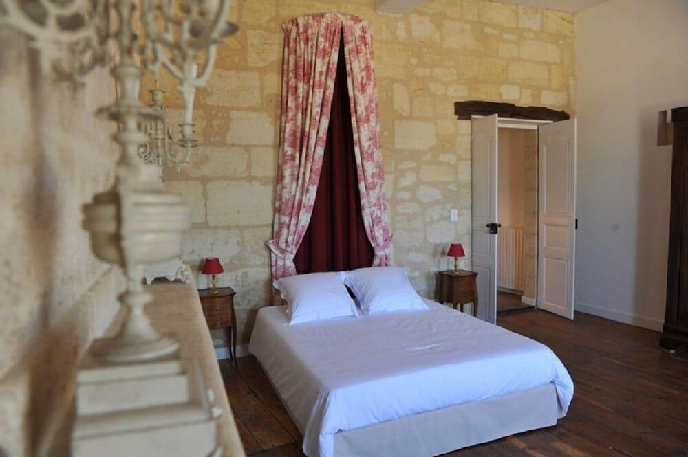 Logis des Cordeliers Room