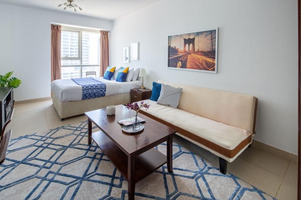Stylish Studio Apartment in JLT With Lake Views! Featured Image