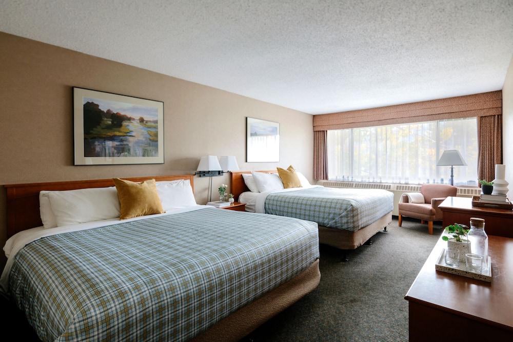 Lobstick Lodge Room