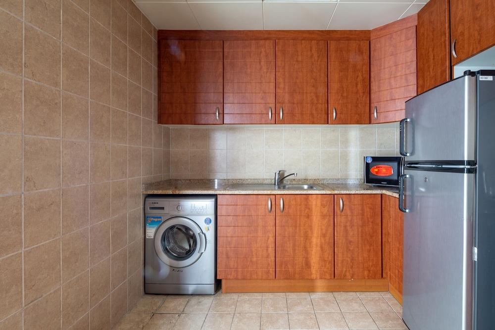 Premier 1BR Apartment in JLT - Sleeps 3! Interior
