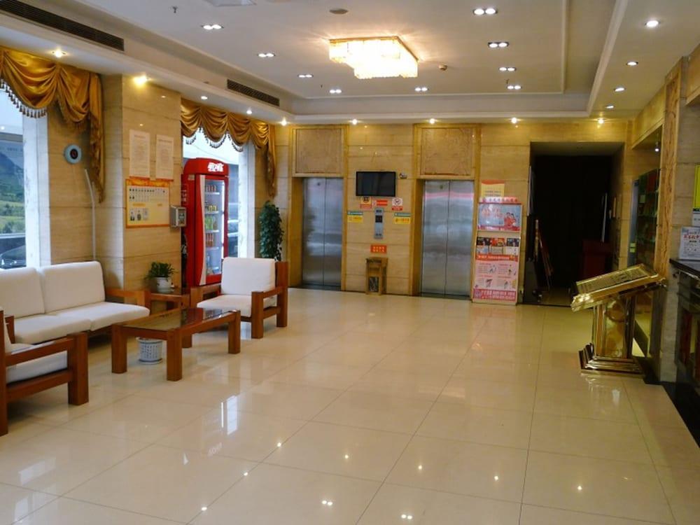 جرين تري أليانس تونغلينغ ووكينج ستريت يايوان هوتل