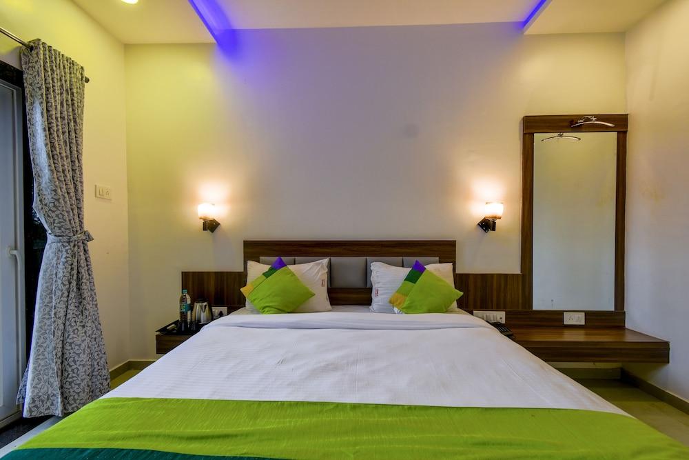 Treebo Prince Palace Room