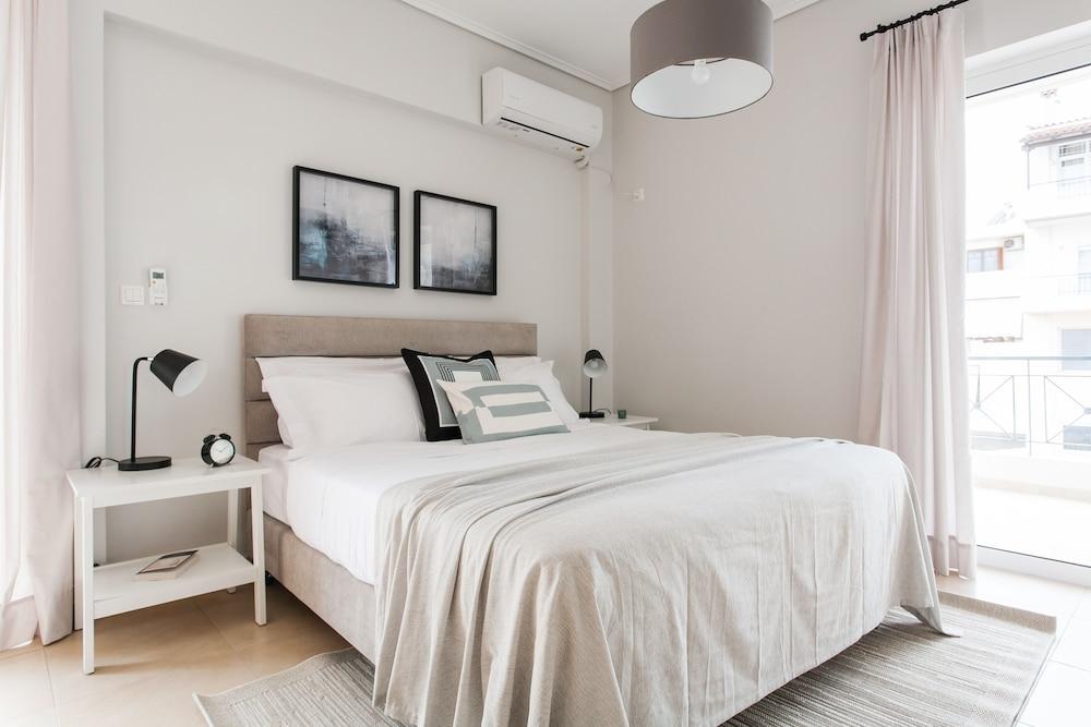 UPSTREET Superb & Comfy 2 BD Apt-Marousi Room