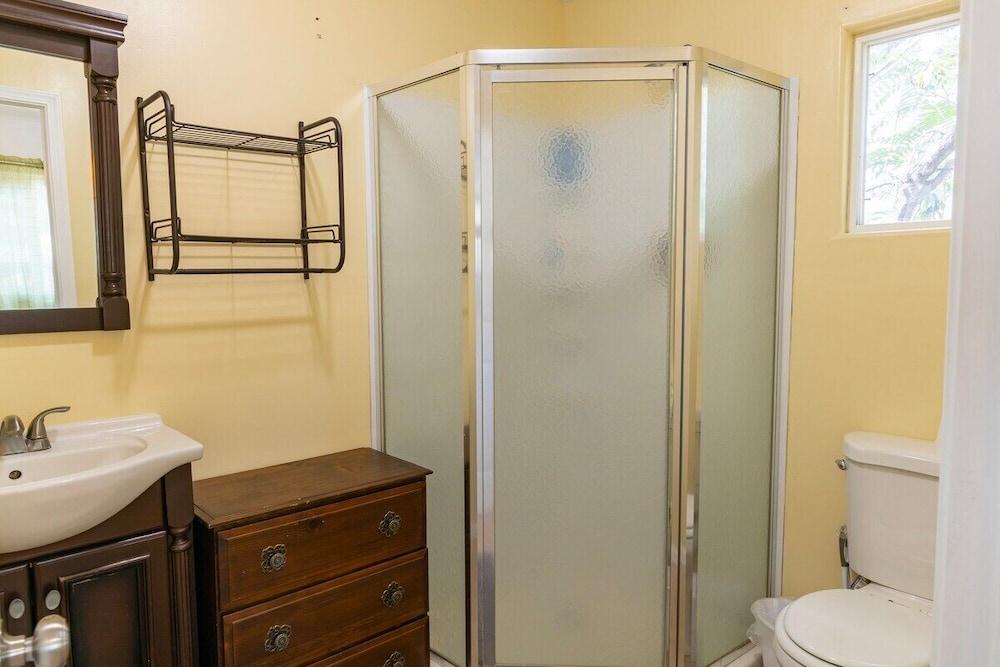 Bright Studio in Concord, Near Bart Bathroom