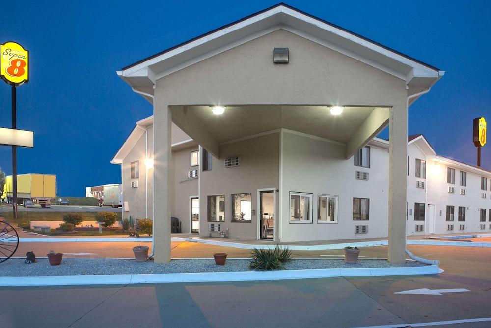 سوبر 8 باي ويندام بونفيل