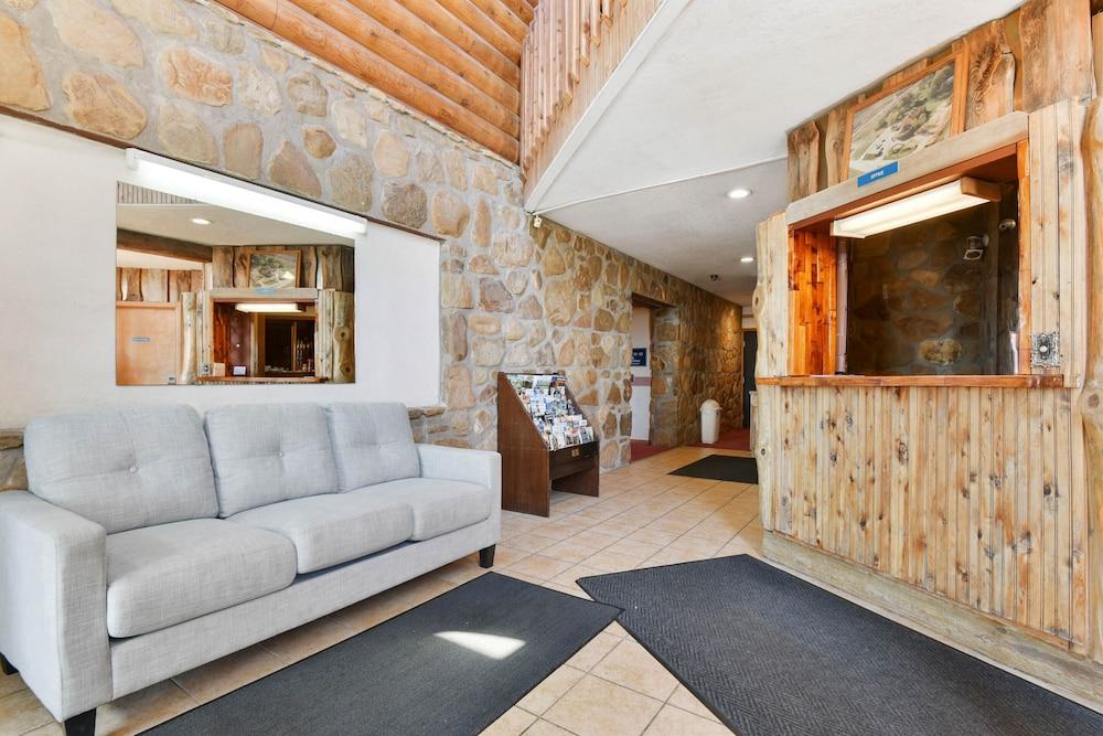 كاسا لوما إن آند سويتس باي أو اي ٔو فنبورت إيا نير آي-80 منطقة الجلوس في الردهة