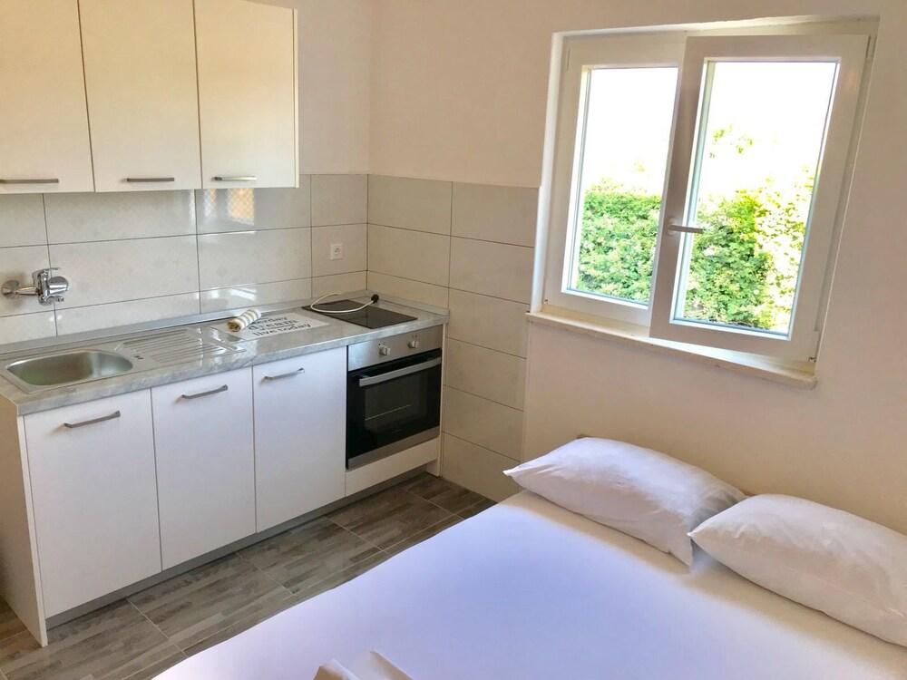 سريسر دوبروفنيك أبارتمنتس يو آر إل آي سي غرفة