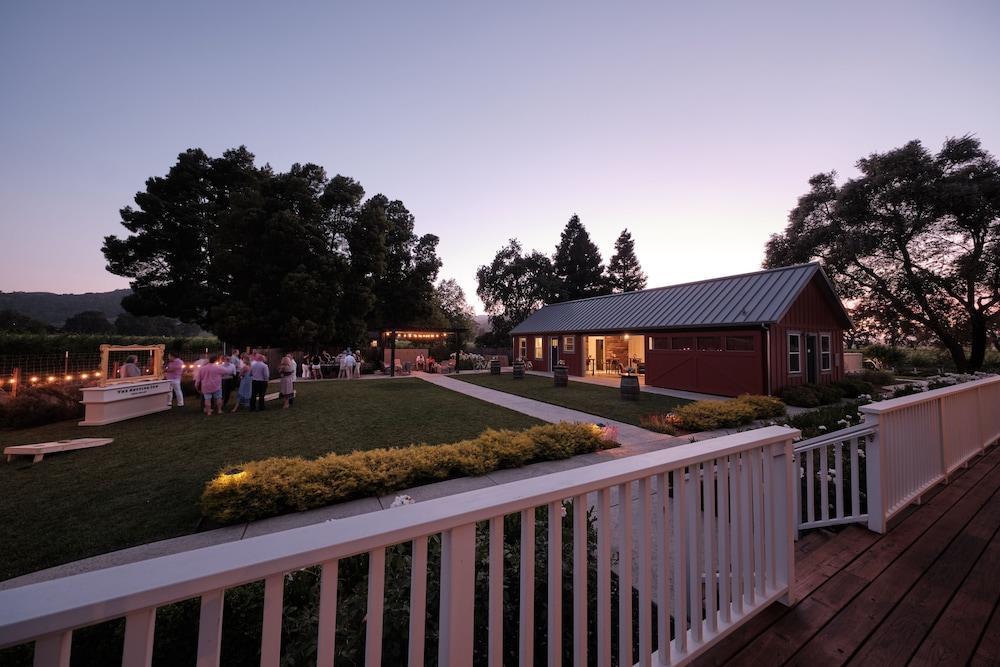 The Setting Inn Napa Valley Property Grounds