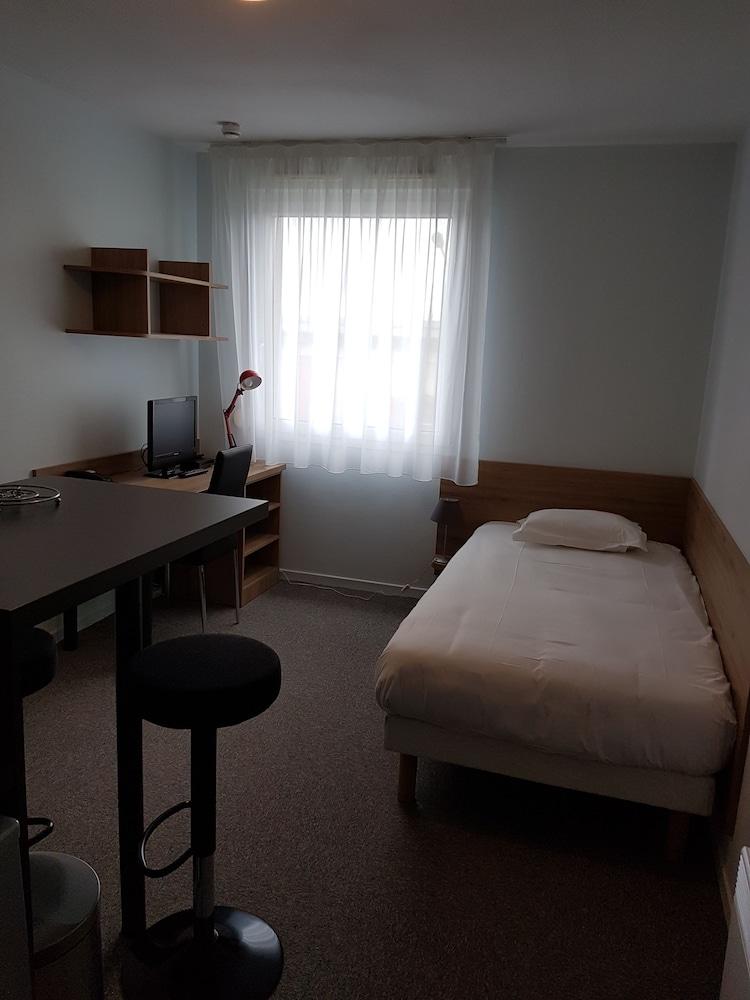 KOSY Appart’Hôtels – Le Champ de Mars Room