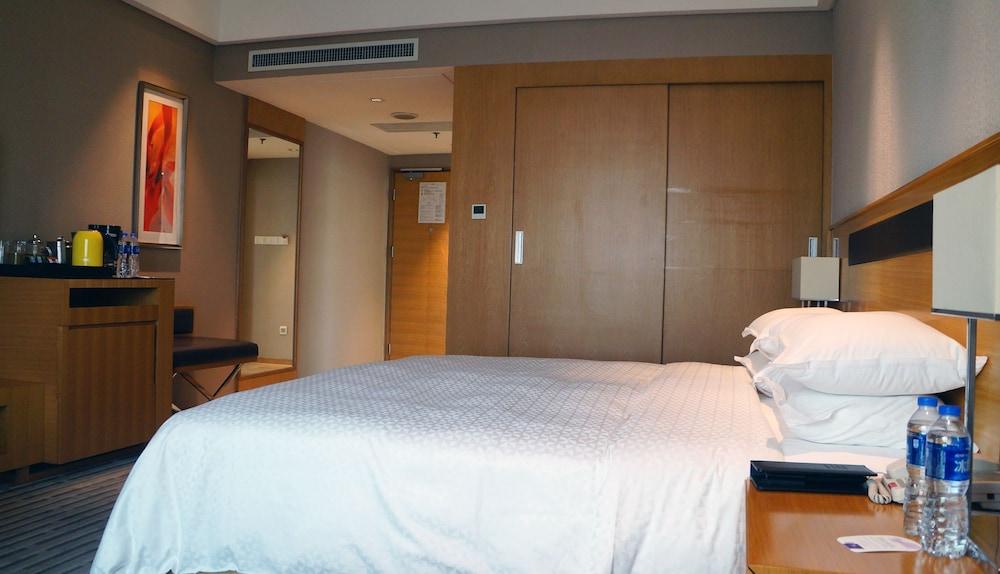 Four Points by Sheraton Taicang Room