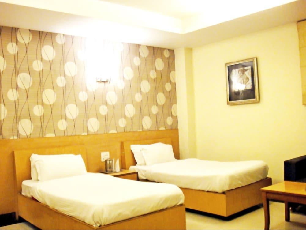 Hotel PR Residency Room