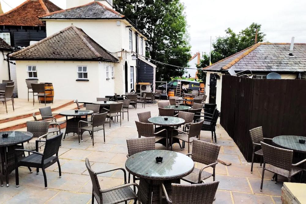 Jolly Sailor- Fish on the Quay Exterior