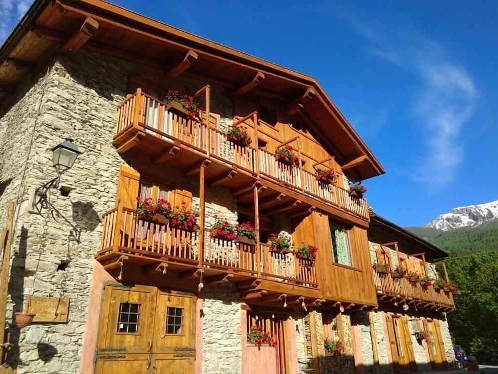 Albergo Diffuso La Marmu Exterior