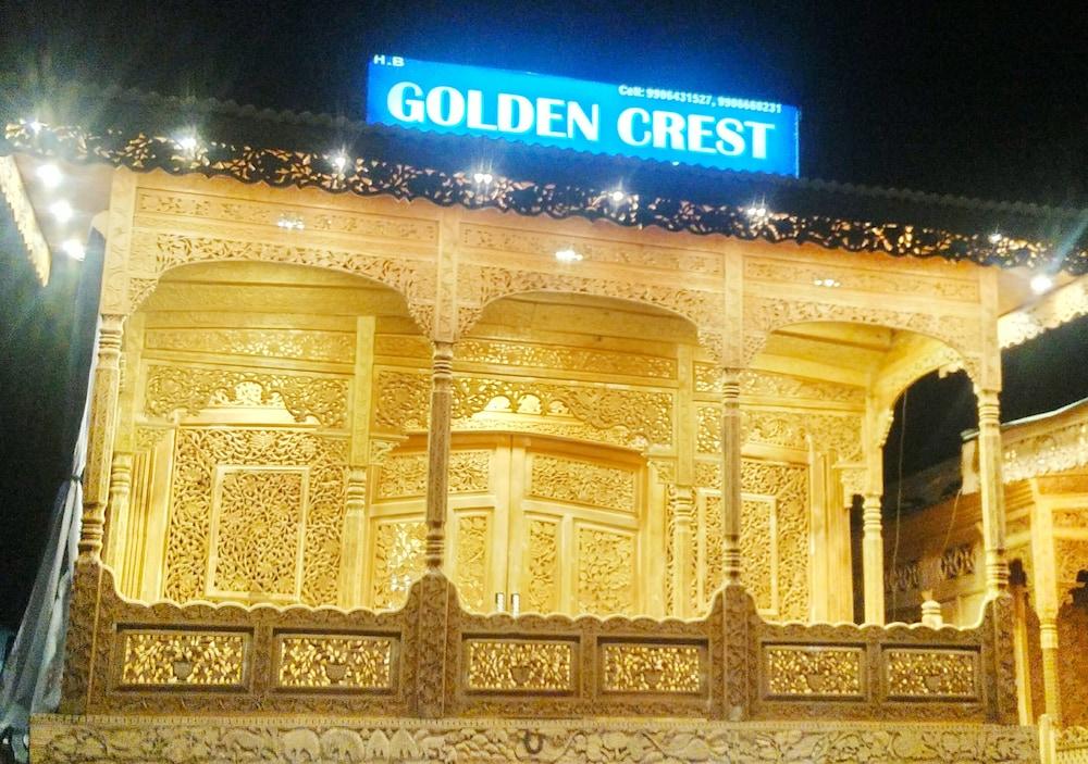 جولدن كريست هاوس بوتس