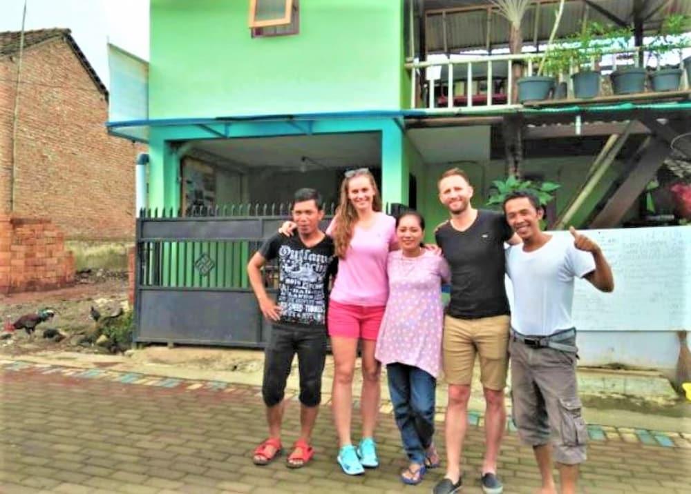 Ijen Miner Guest House Exterior