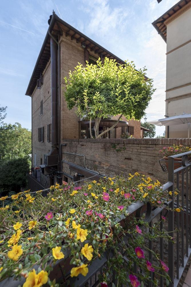 Hotel Arcobaleno Exterior detail