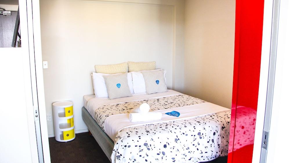 Quadrant 2 Bdr with Seaview & Parking Room